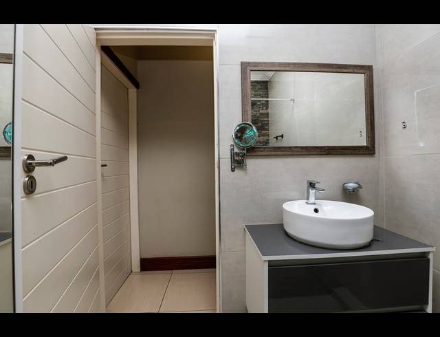 2 BEDROOM APARTMENT FOR SALE IN UMHLANGA RIDGE